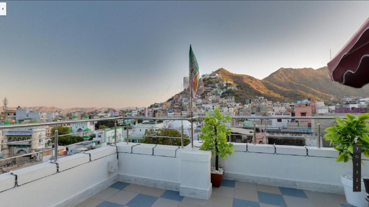 HOTEL MADNI ROYALE  Ajmer Bagian luar foto